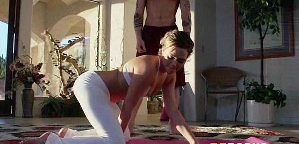  Juicy booty Mia Malkova screwed up good with her yoga trainer
